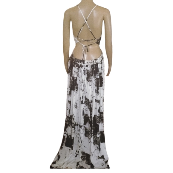 🌸Gorgeous NWT flowy long dress with criss cross back🌸 - Picture 3 of 9